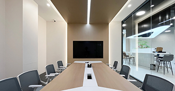 不必再纠结！一文说清在办公室装修中选择哪种隔断更符合现代办公需求